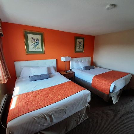 Howard Johnson By Wyndham Woodstock Nb Bagian luar foto