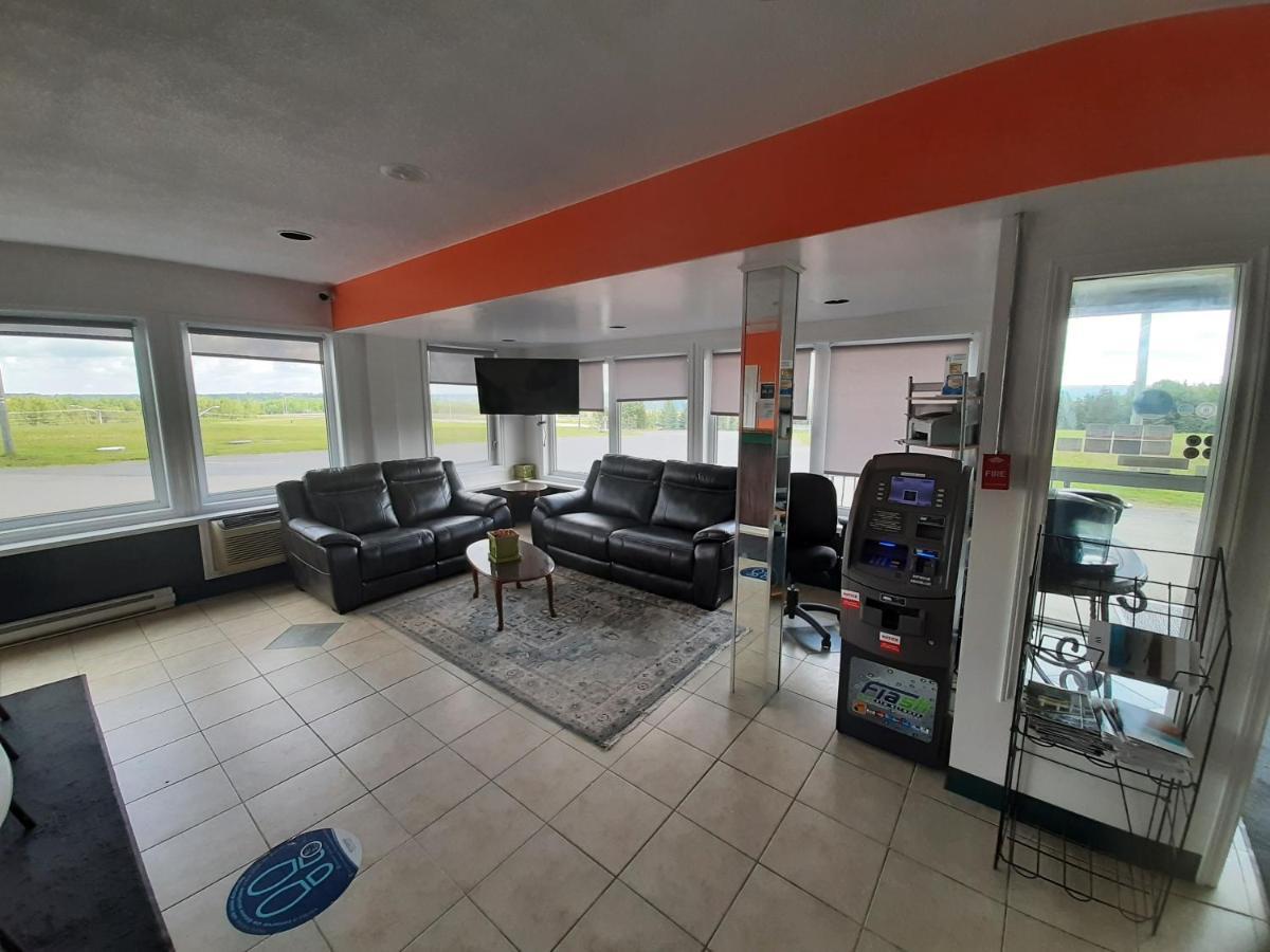 Howard Johnson By Wyndham Woodstock Nb Bagian luar foto