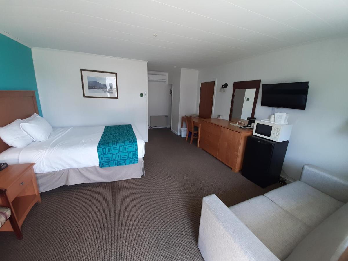 Howard Johnson By Wyndham Woodstock Nb Bagian luar foto