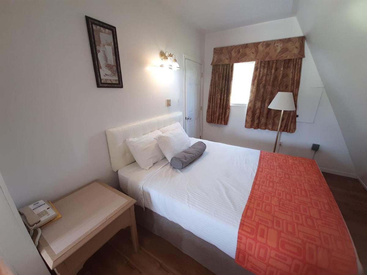 Howard Johnson By Wyndham Woodstock Nb Bagian luar foto