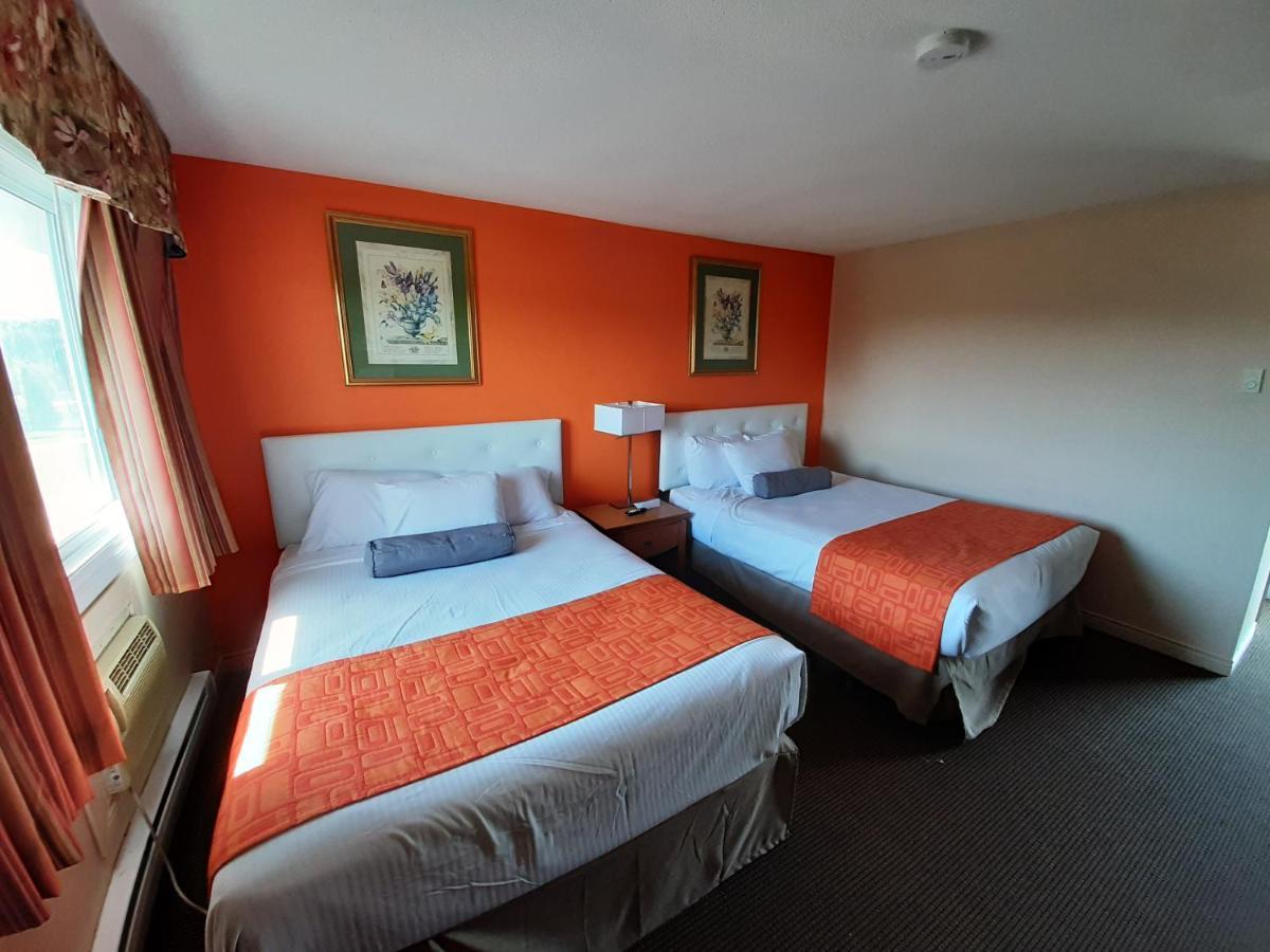 Howard Johnson By Wyndham Woodstock Nb Bagian luar foto