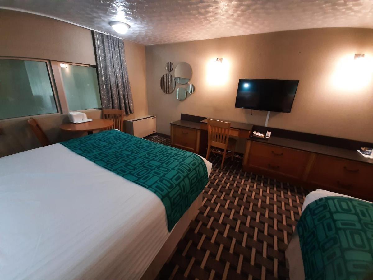 Howard Johnson By Wyndham Woodstock Nb Bagian luar foto