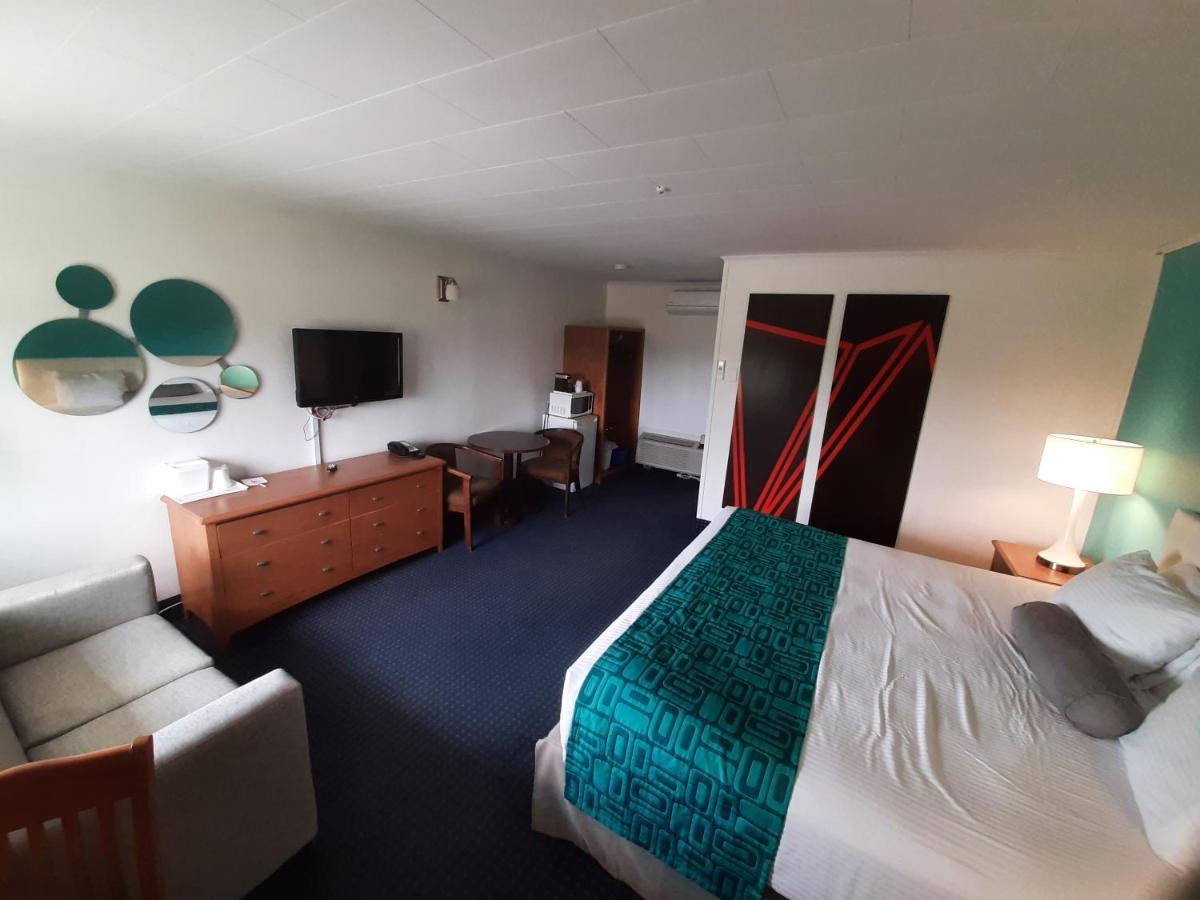 Howard Johnson By Wyndham Woodstock Nb Bagian luar foto