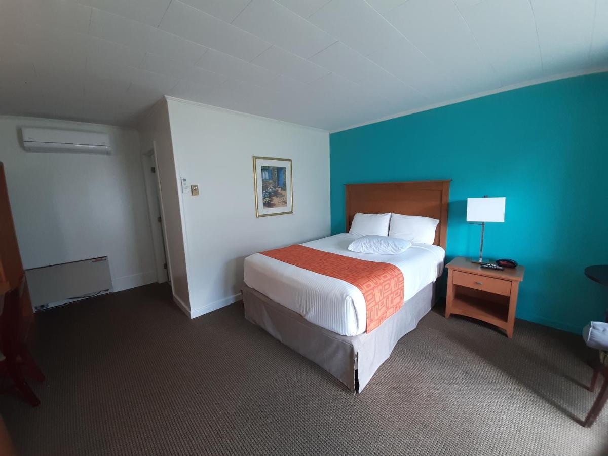 Howard Johnson By Wyndham Woodstock Nb Bagian luar foto
