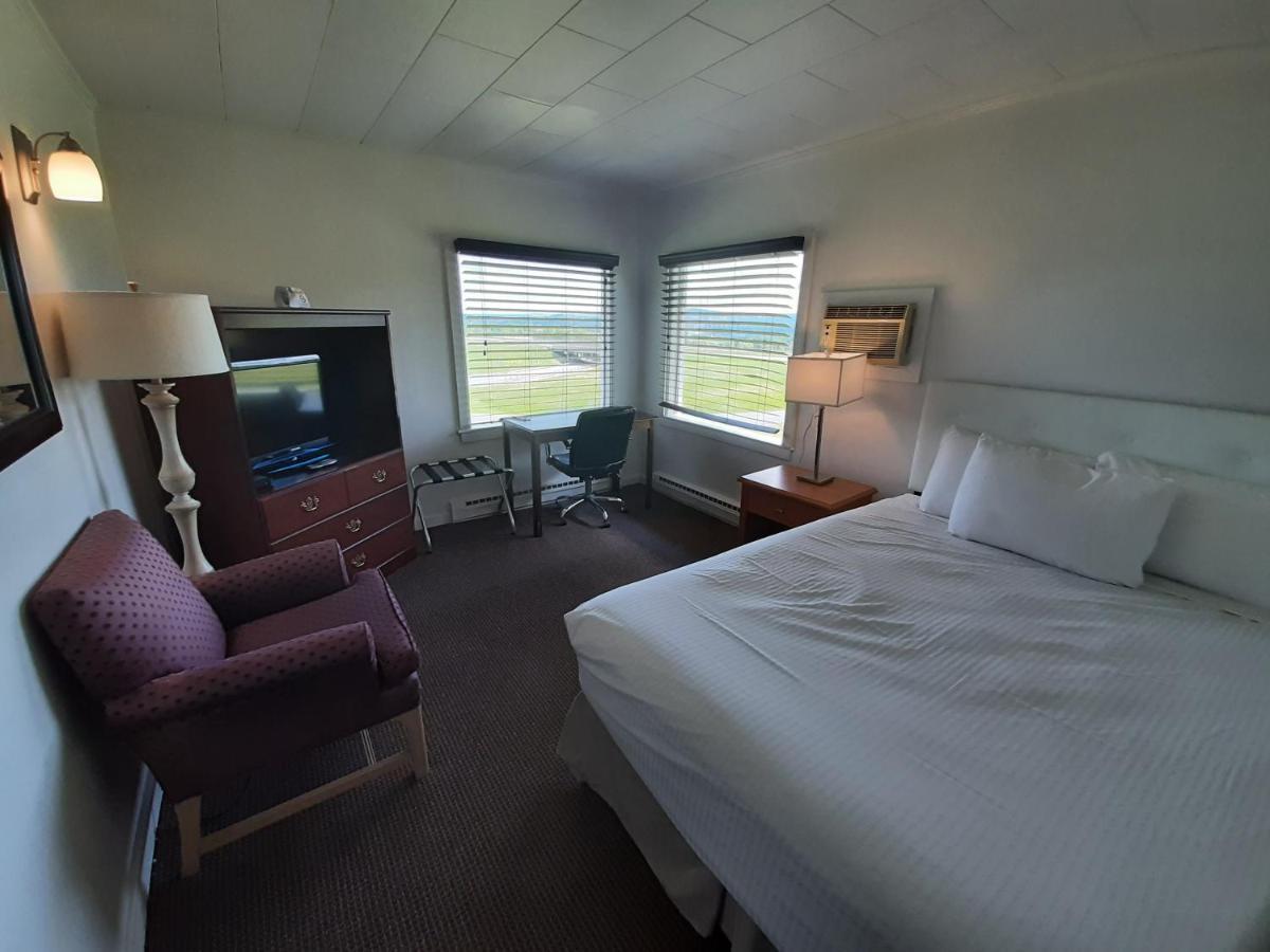 Howard Johnson By Wyndham Woodstock Nb Bagian luar foto