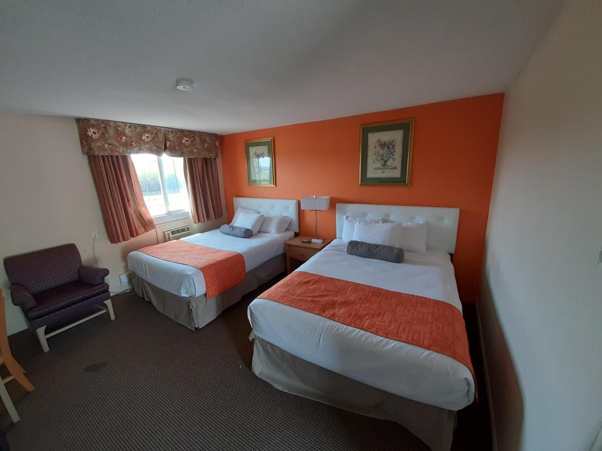 Howard Johnson By Wyndham Woodstock Nb Bagian luar foto