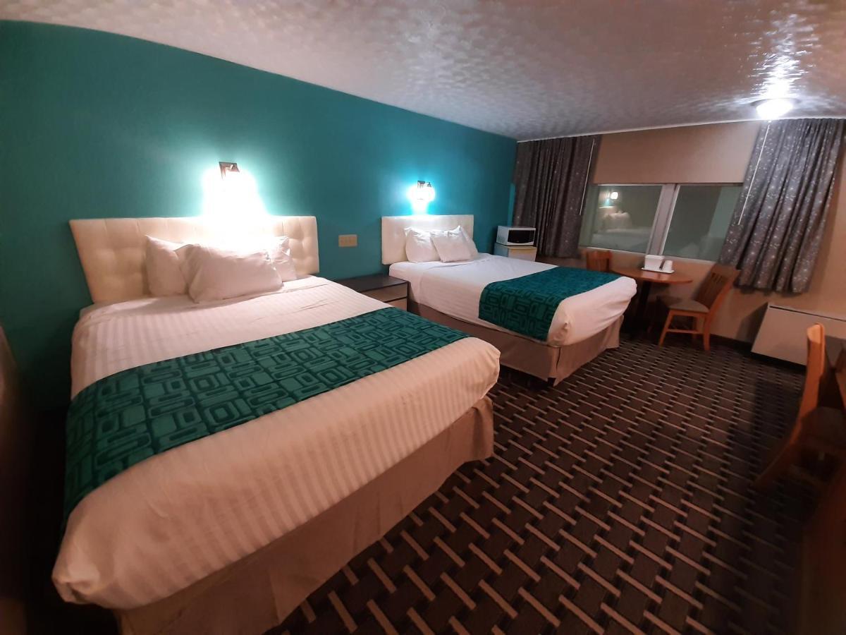 Howard Johnson By Wyndham Woodstock Nb Bagian luar foto