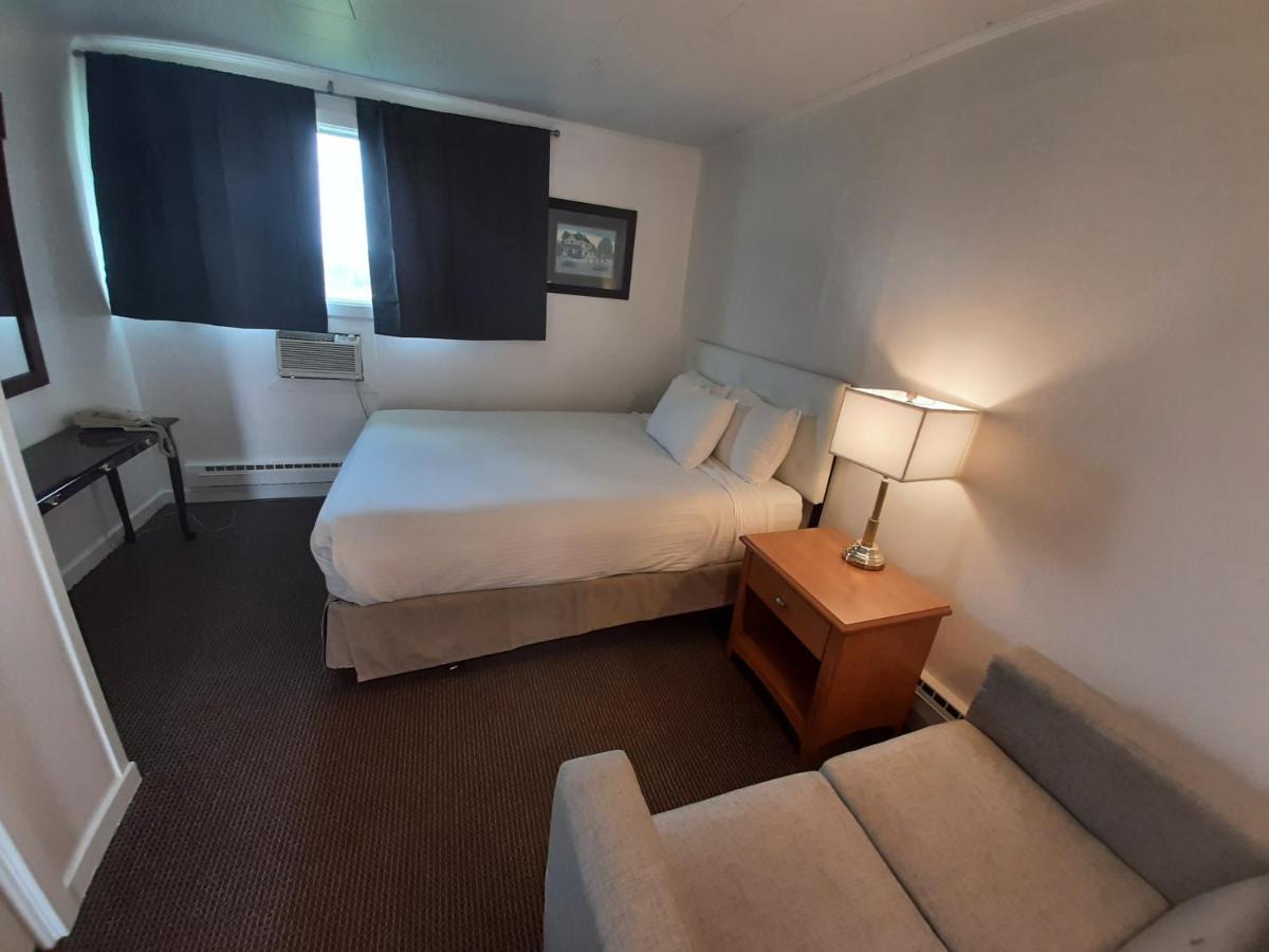 Howard Johnson By Wyndham Woodstock Nb Bagian luar foto