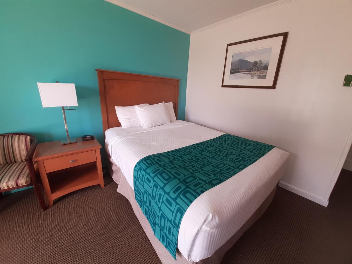 Howard Johnson By Wyndham Woodstock Nb Bagian luar foto
