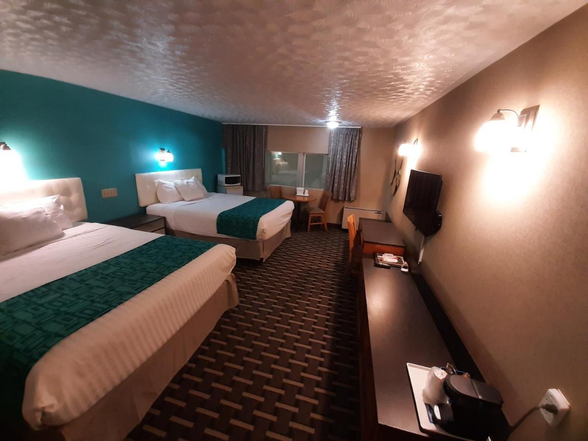 Howard Johnson By Wyndham Woodstock Nb Bagian luar foto