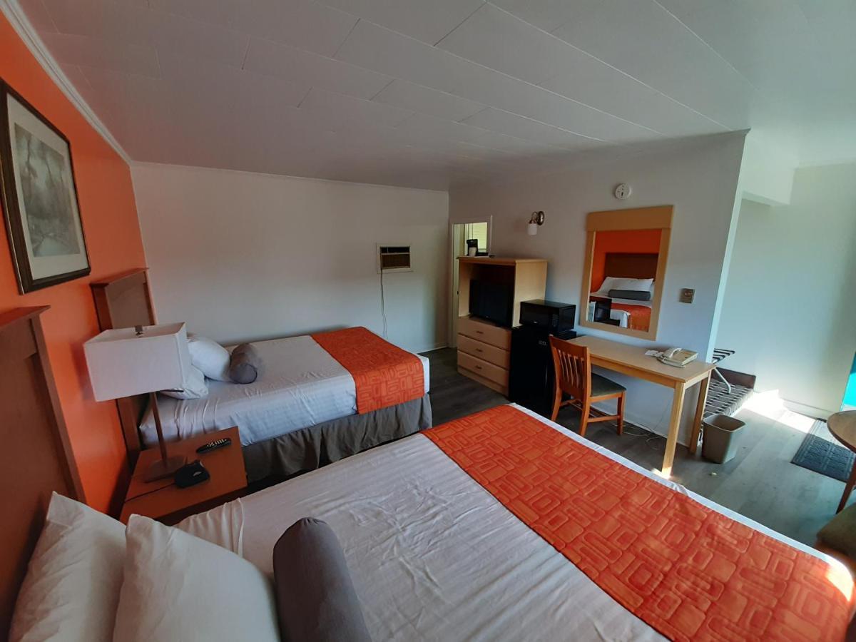 Howard Johnson By Wyndham Woodstock Nb Bagian luar foto