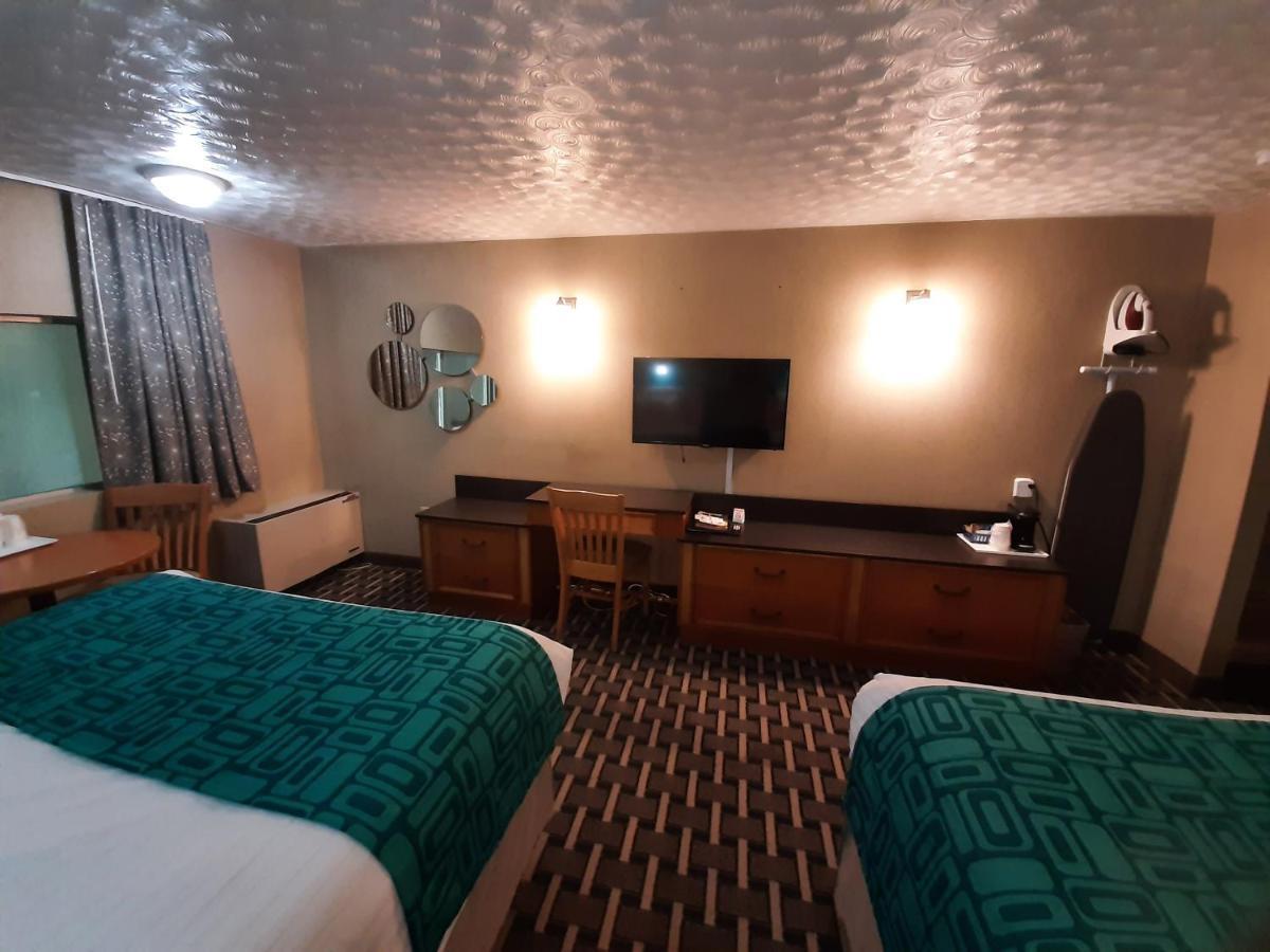 Howard Johnson By Wyndham Woodstock Nb Bagian luar foto