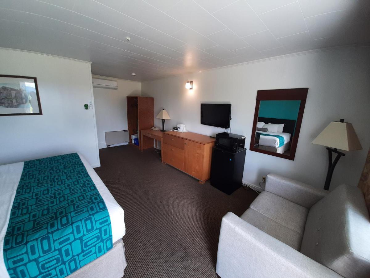 Howard Johnson By Wyndham Woodstock Nb Bagian luar foto