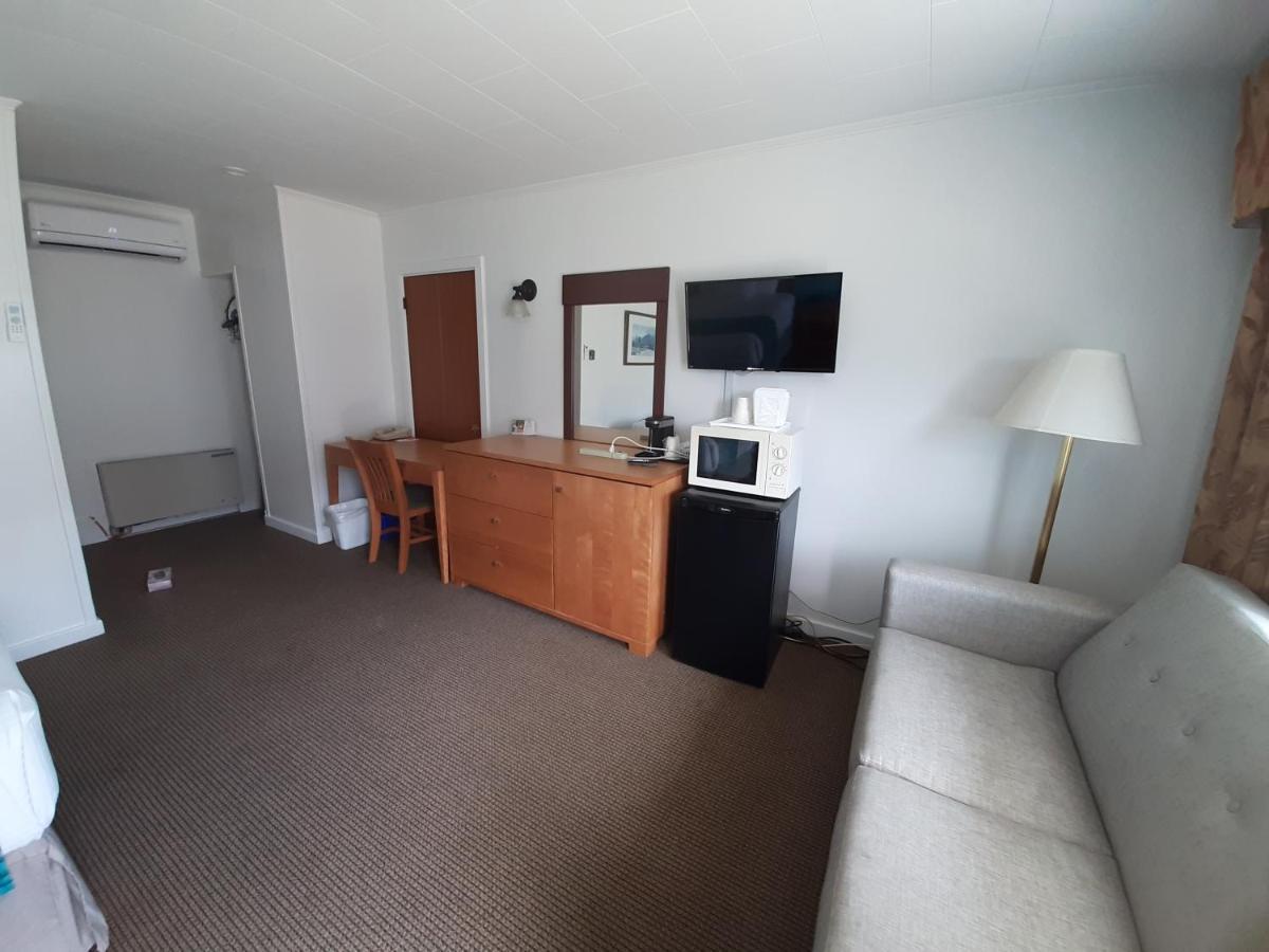 Howard Johnson By Wyndham Woodstock Nb Bagian luar foto