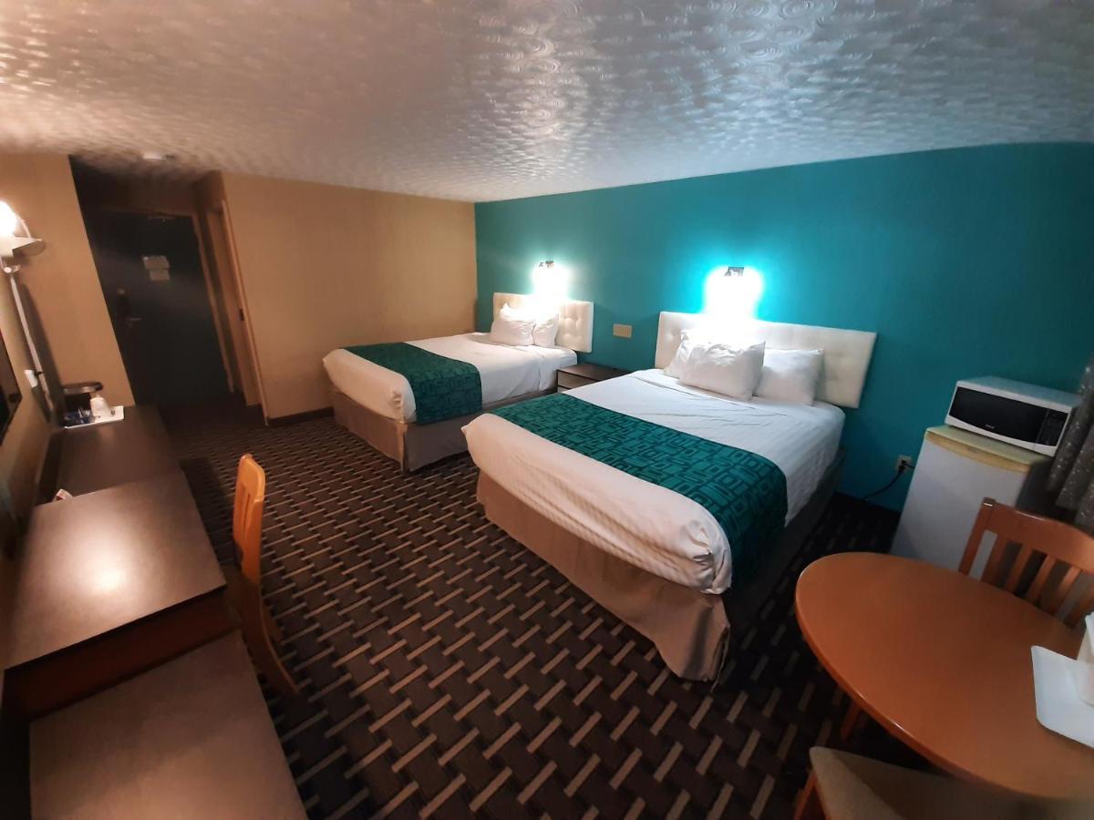 Howard Johnson By Wyndham Woodstock Nb Bagian luar foto
