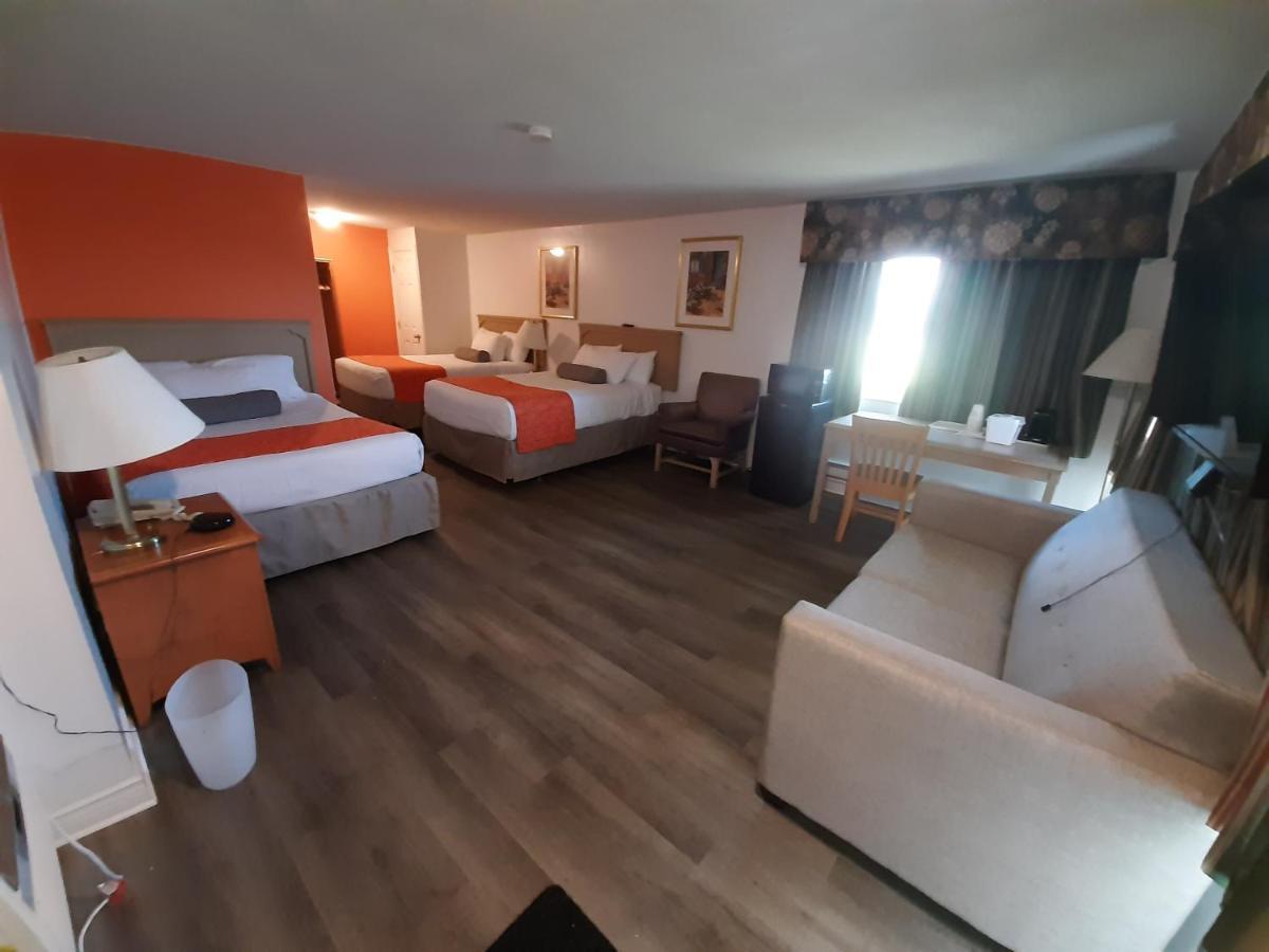 Howard Johnson By Wyndham Woodstock Nb Bagian luar foto