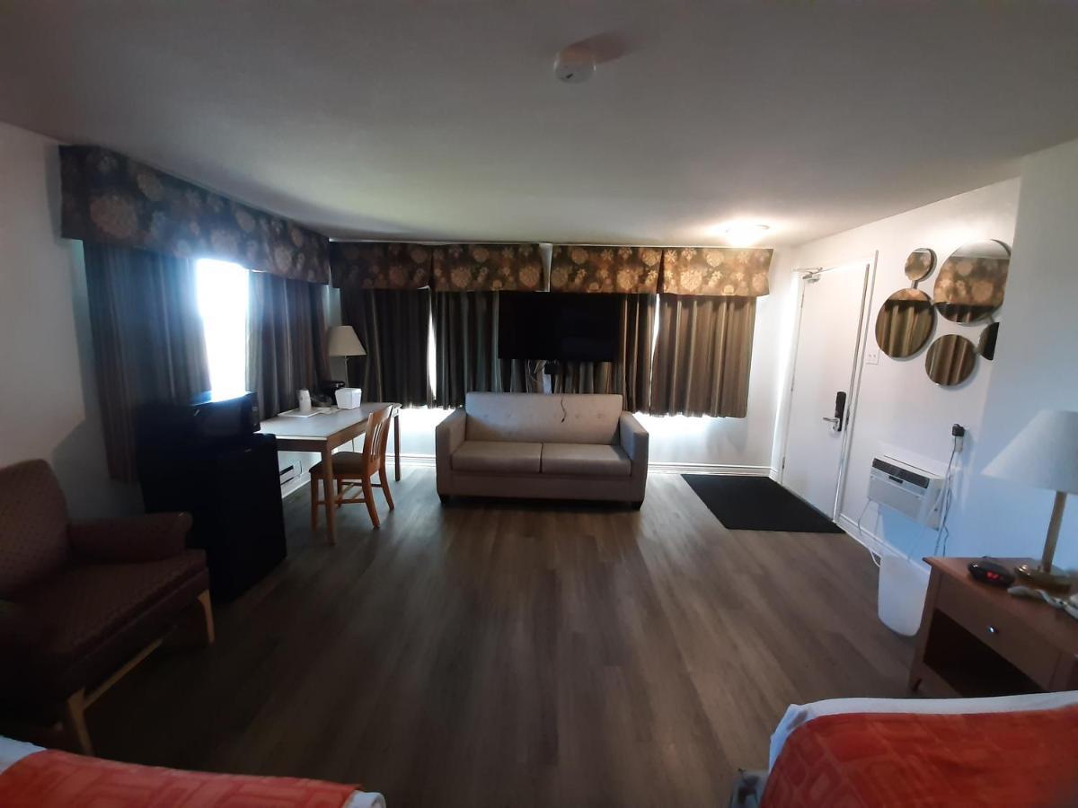 Howard Johnson By Wyndham Woodstock Nb Bagian luar foto