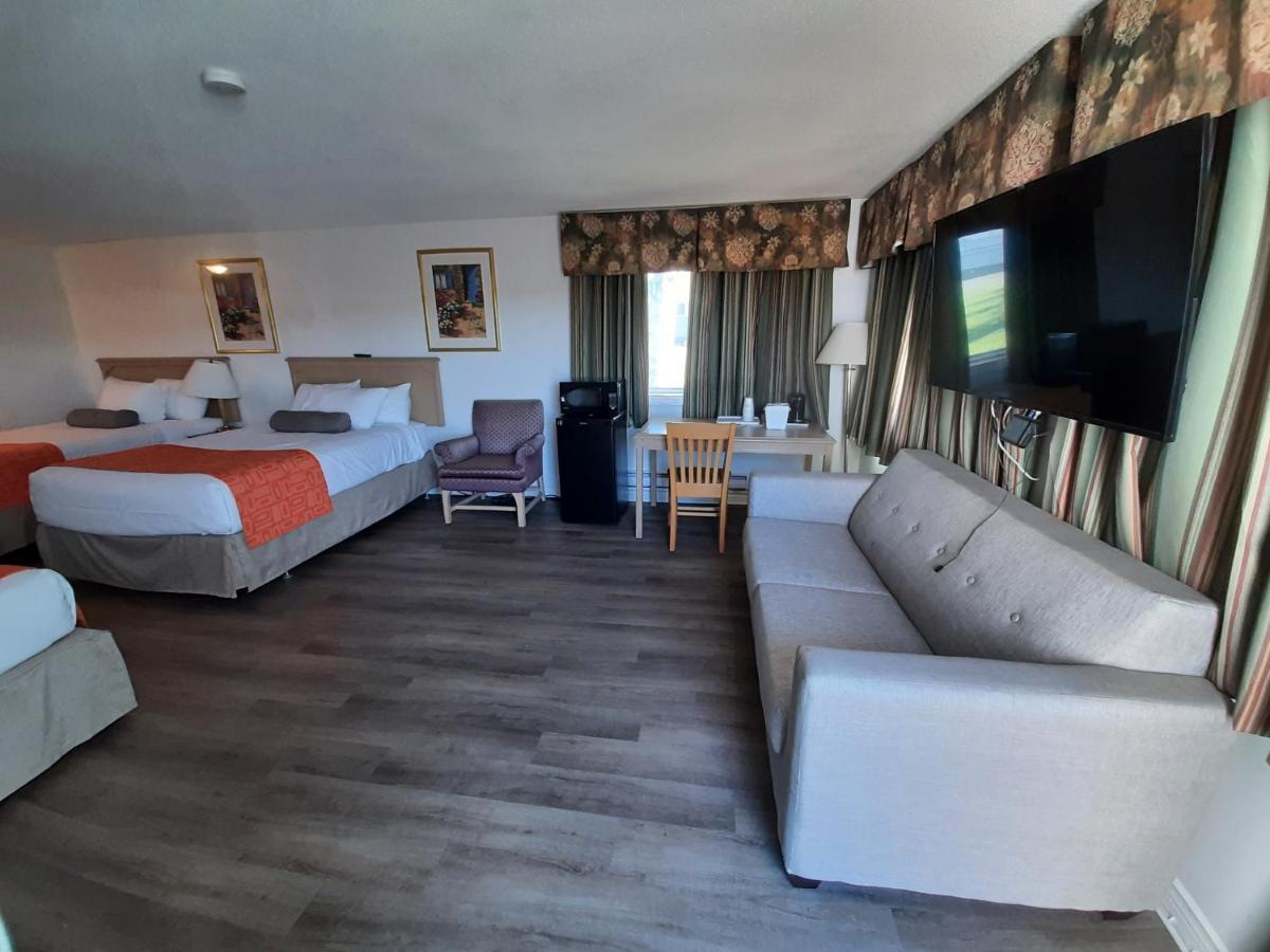 Howard Johnson By Wyndham Woodstock Nb Bagian luar foto