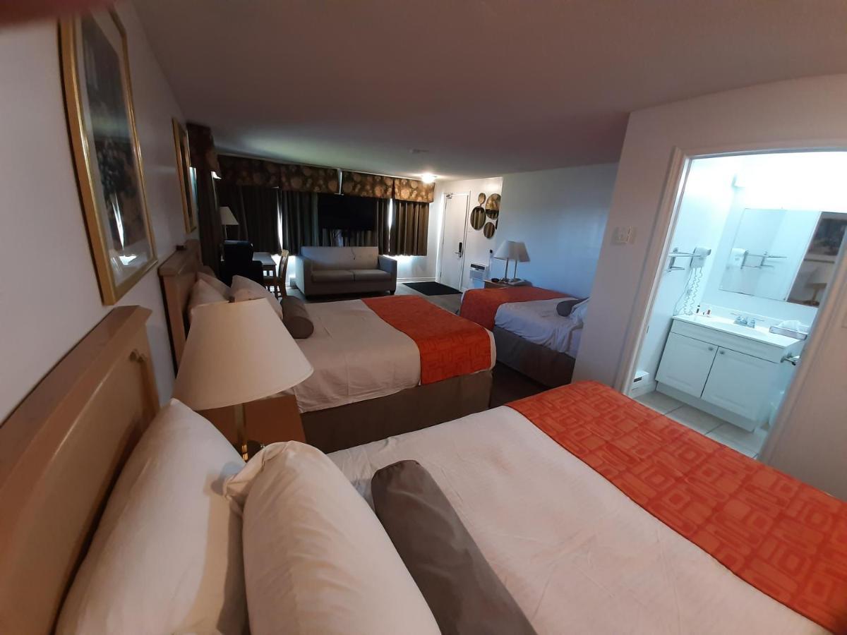 Howard Johnson By Wyndham Woodstock Nb Bagian luar foto