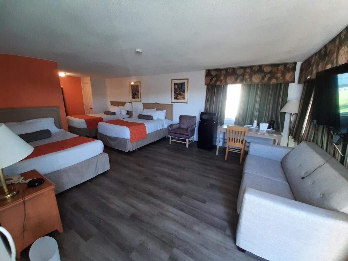 Howard Johnson By Wyndham Woodstock Nb Bagian luar foto