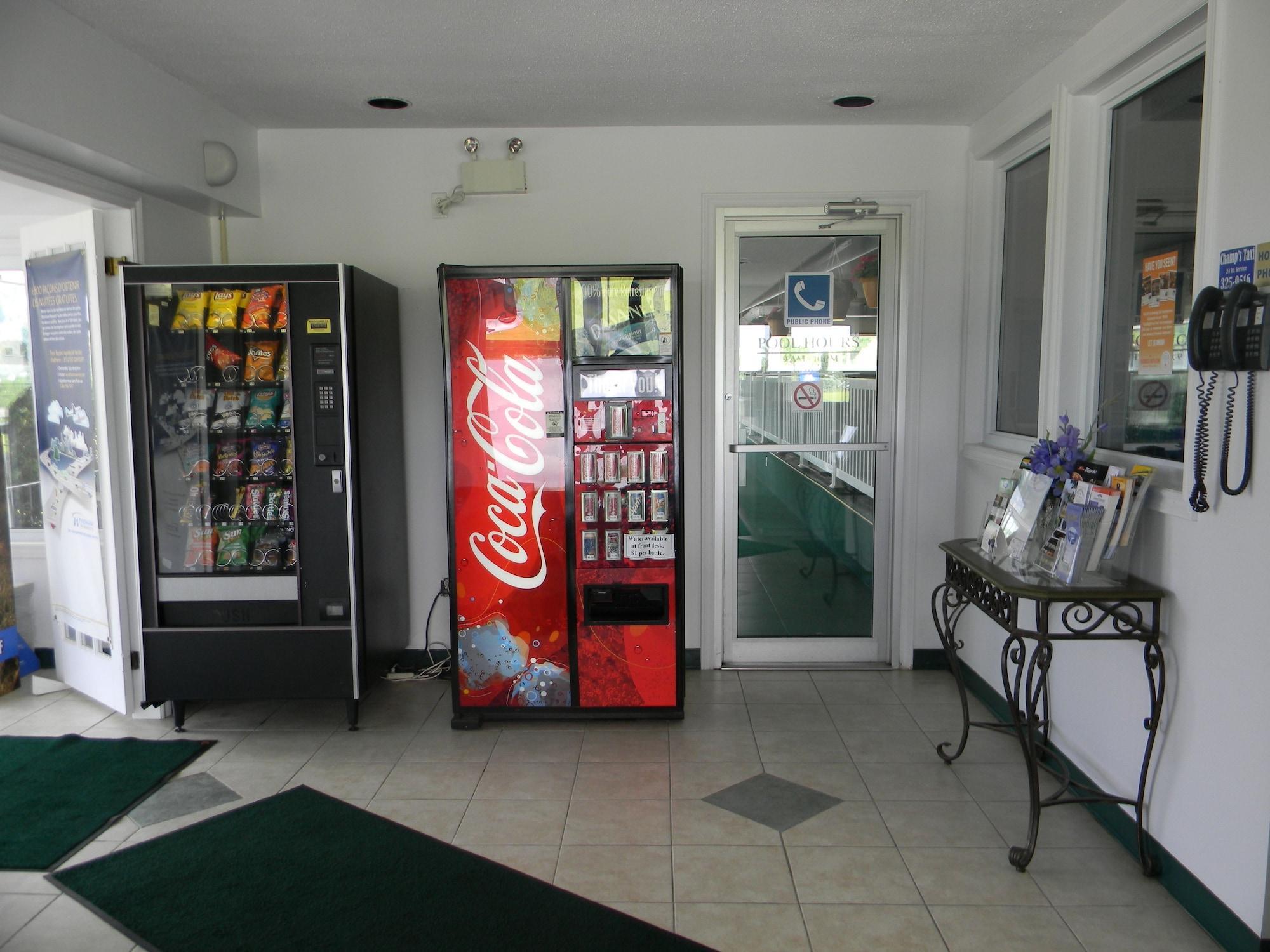 Howard Johnson By Wyndham Woodstock Nb Bagian luar foto